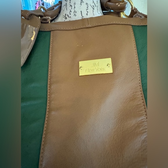JM NY beautiful real leather bag traveling with pull out handle and wheels! - Picture 11 of 11